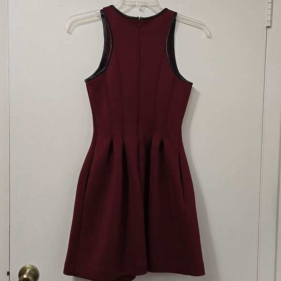 Club Monaco Neoprene Scuba Fit and Flare Pleated Dress Burgundy Leather Trim 4 - Picture 7 of 7